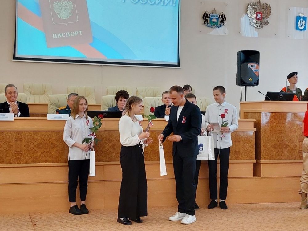 Юным жителям Тюменского района вручили паспорта герои Олимпиады в Пекине!