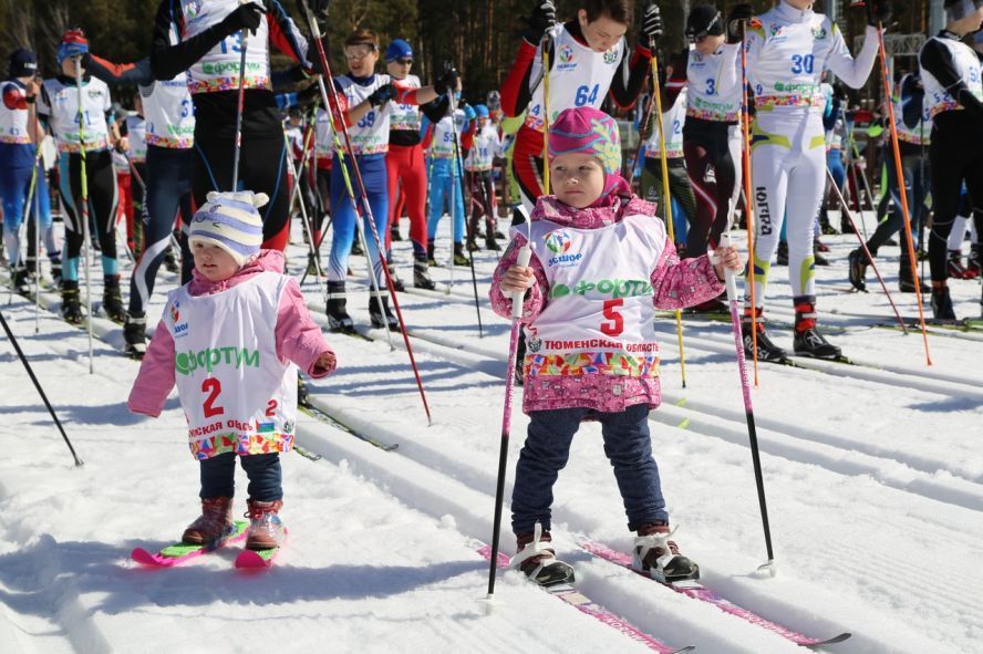 Соревнования по лыжным гонкам на призы Анатолия Мельникова собрали в Тюмени 450 участников
