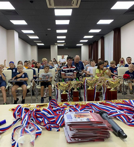Олимпийская чемпионка Луиза Носкова встретилась с участниками инклюзивного детского лагеря 