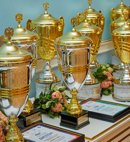 Тюменских победителей всероссийской X Зимней Спартакиады учащихся наградили онлайн.