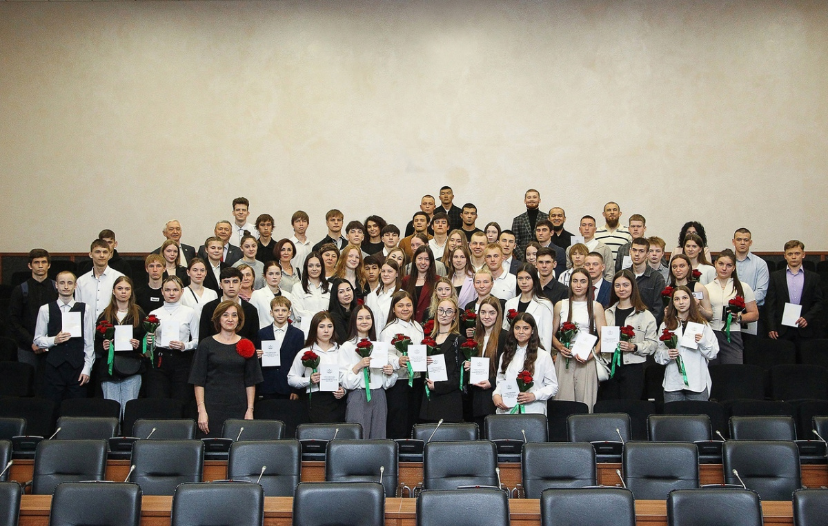  Торжественная церемония вручения удостоверений спортивным стипендиатам