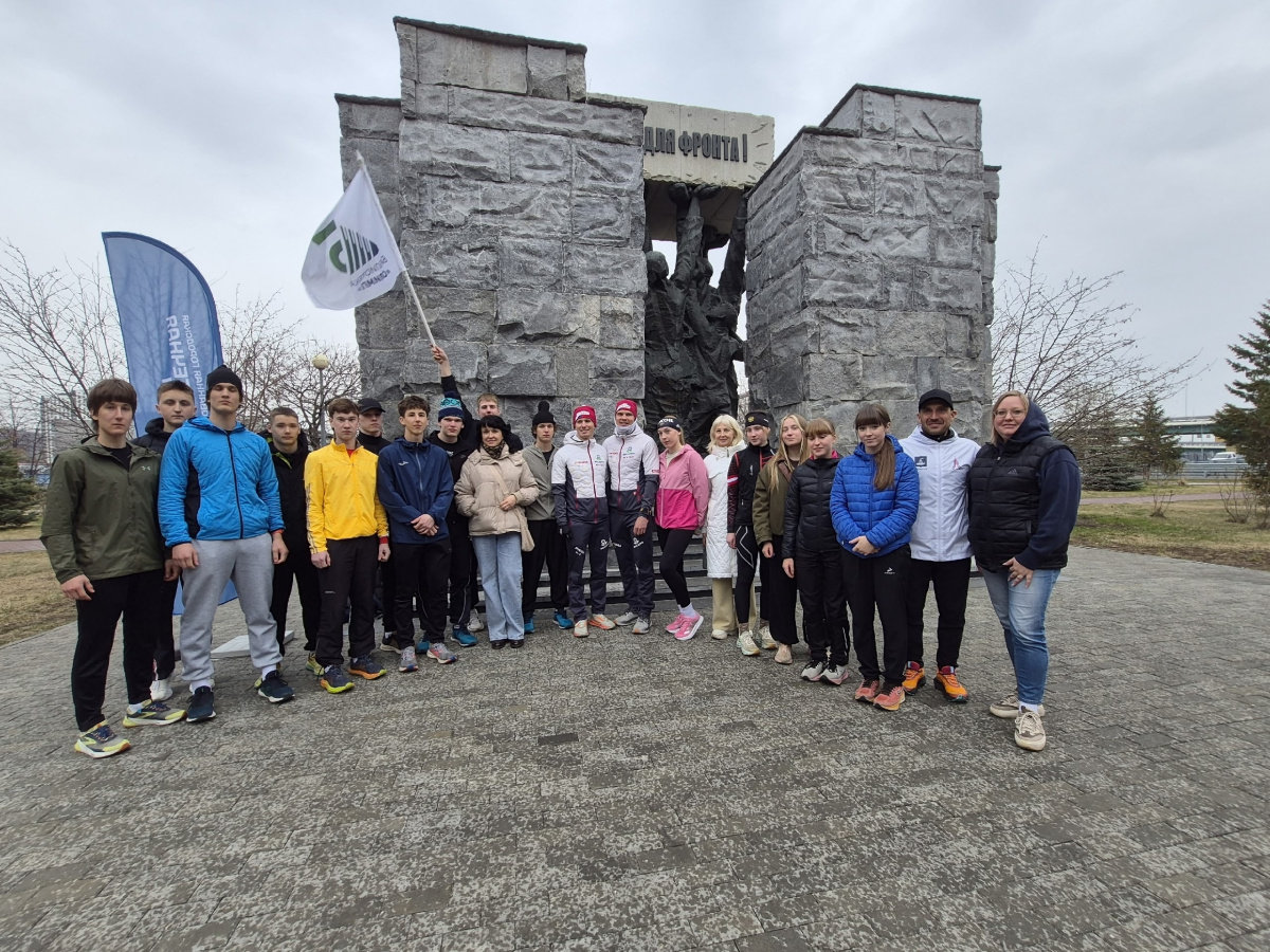 Звёздные выпускники и юные воспитанники ОСШОР Носковой бежали в забеге «Стартуем с литературой»
